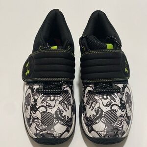 Under Armour Youth Sneakers | Size: 4Y | Black/White Highlighter Yellow